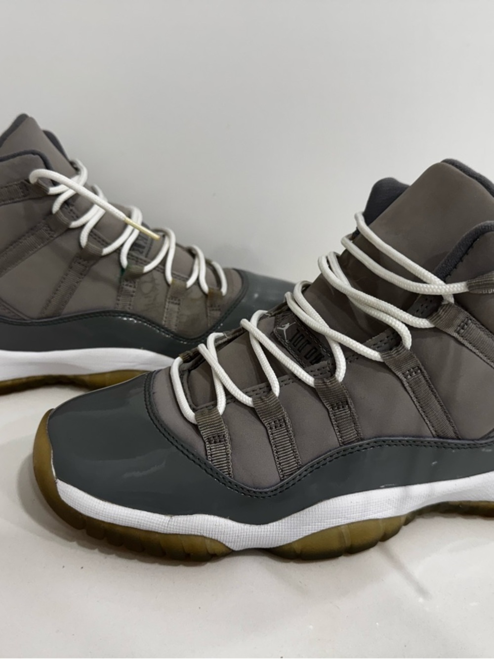 Air jordan 11 retro cool grey kids size 6.5y 2010